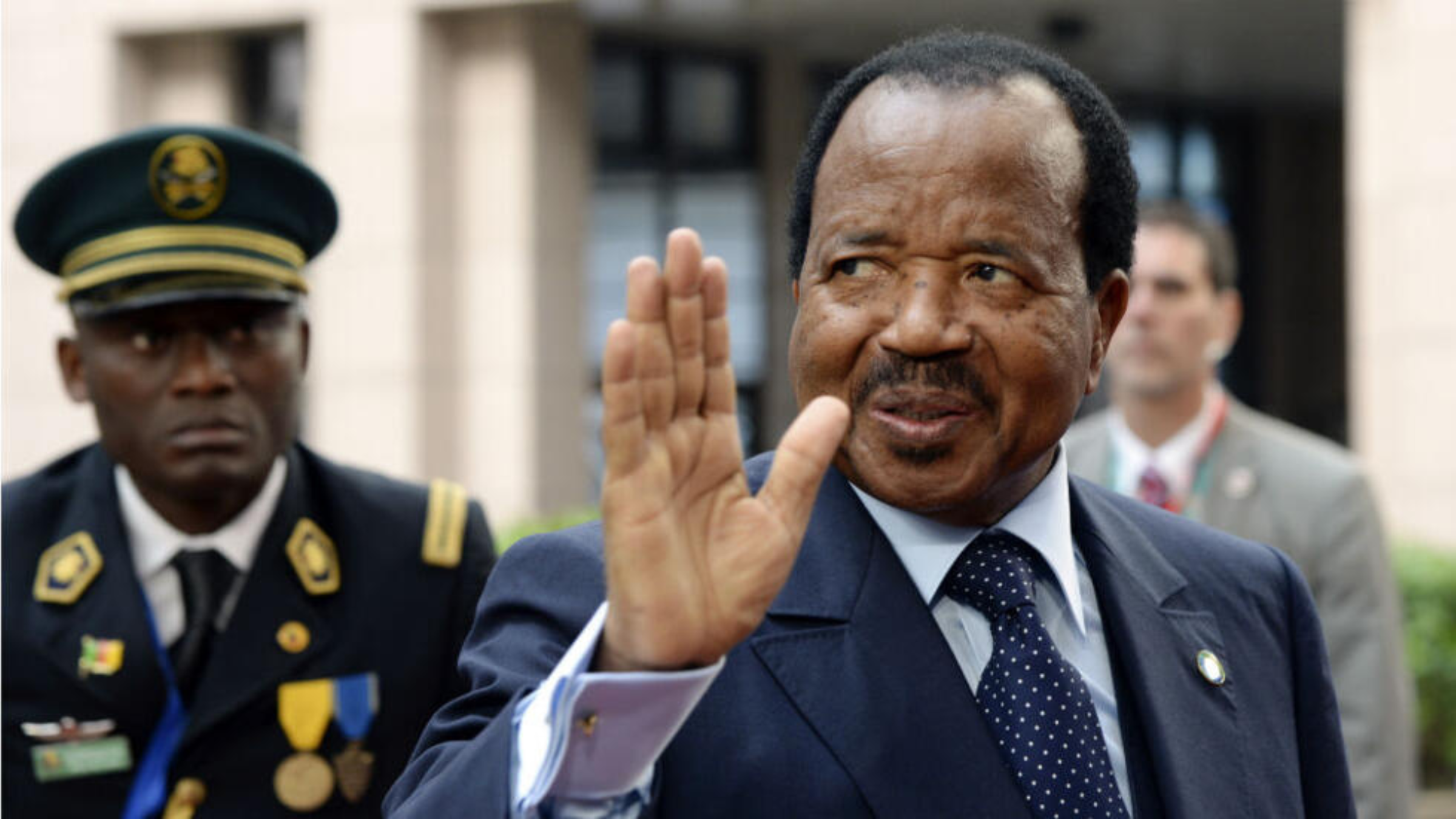 Paul Biya renforce le commandement militaire en réponse aux inquiétudes régionales