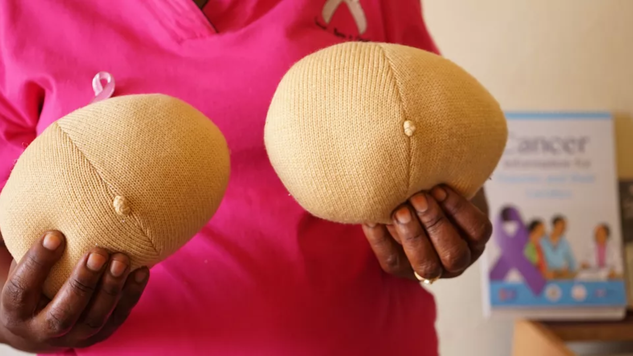 Cancer du sein : l'incroyable solidarité des femmes rwandaises