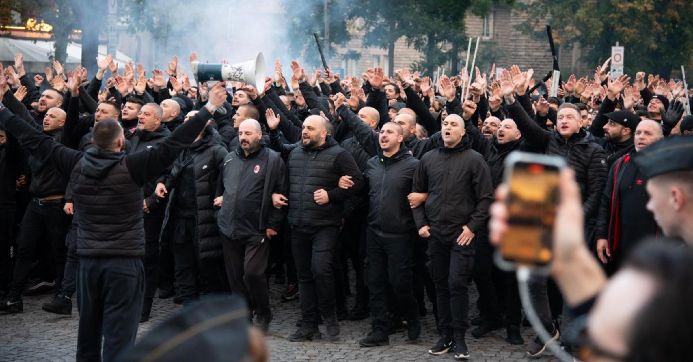 AC Milan-PSG : Les supporters parisiens ont vécu un enfer à Milan