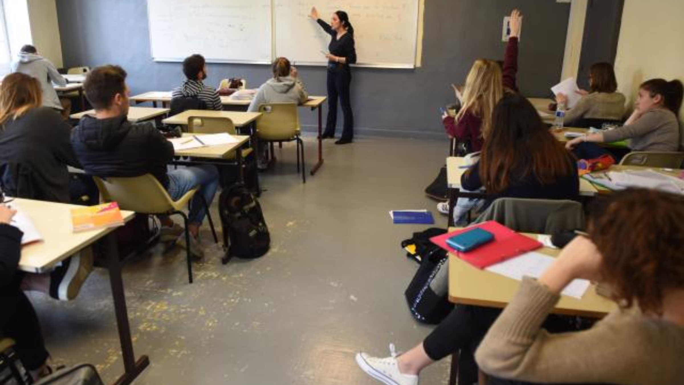 victime d'harcèlement scolaire, un élève de 18 ans se poignarde en plein cours