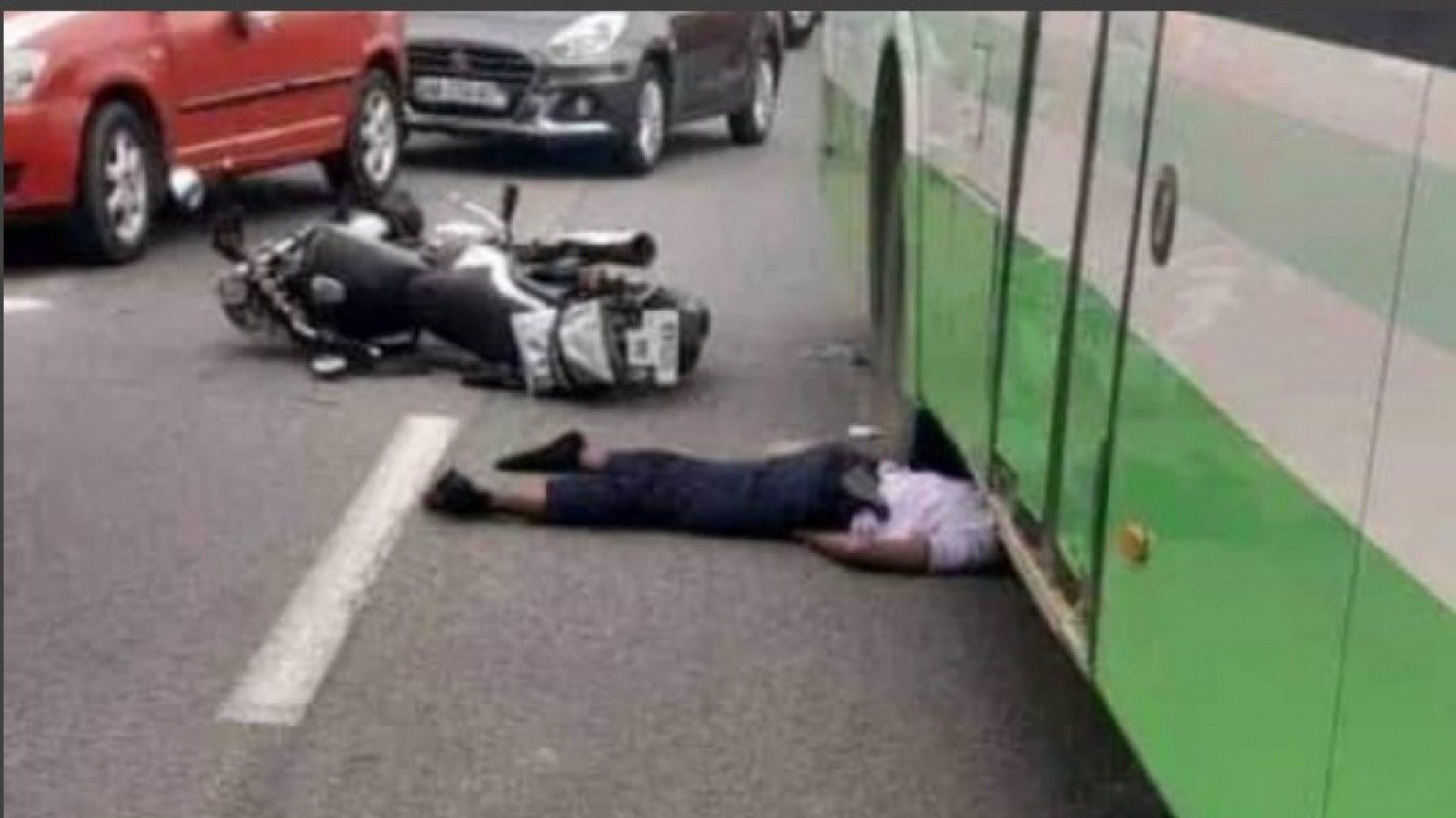 policier à moto