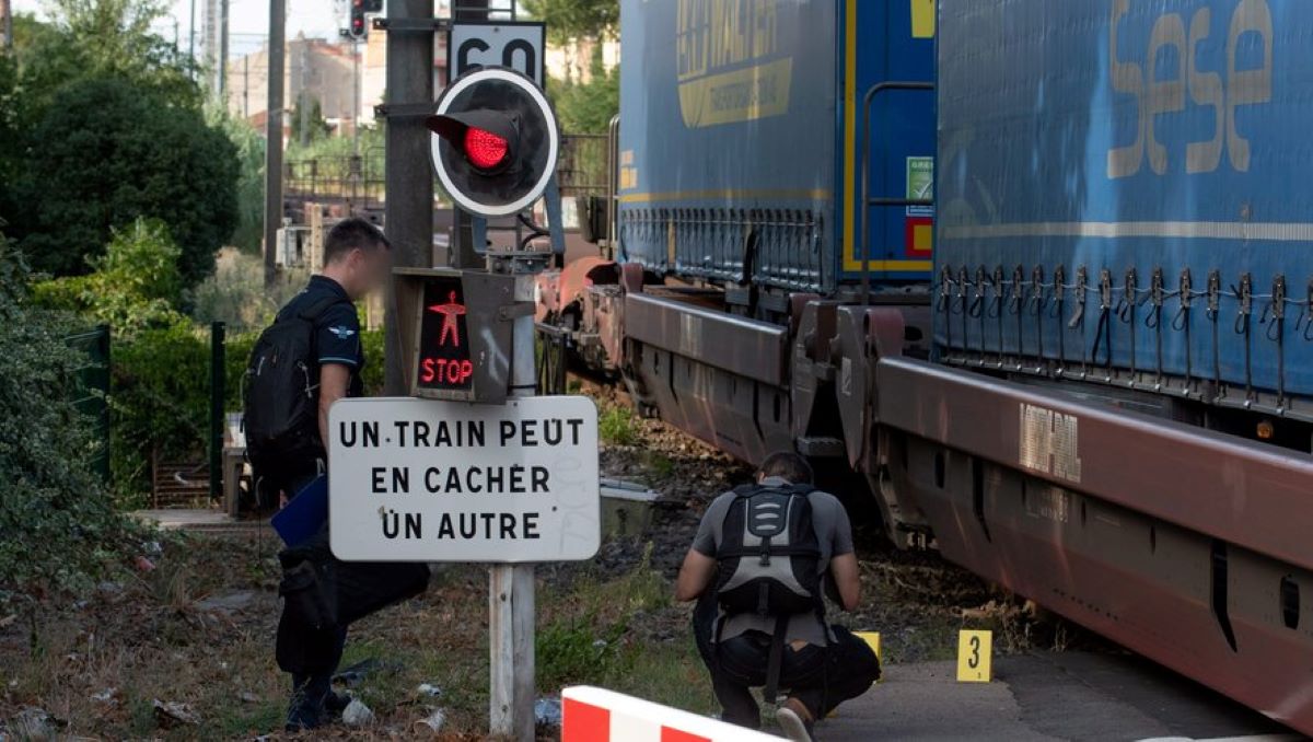 pompier tué par un train