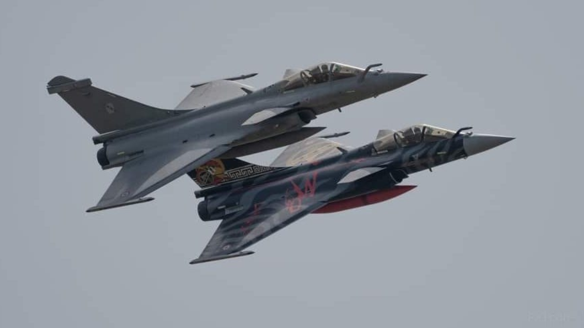 Deux avions Rafale de l'armée de l'Air Française en collision