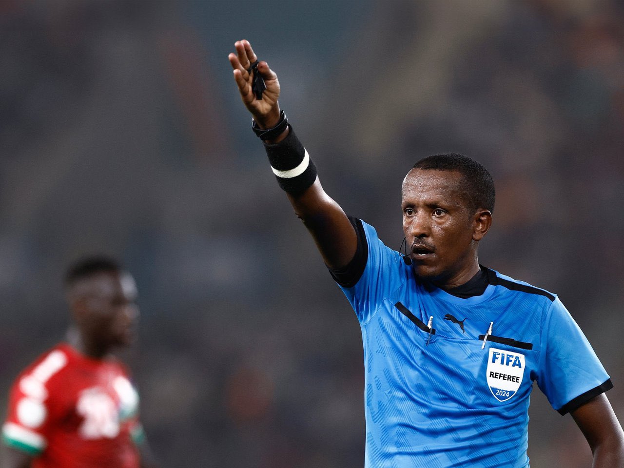 la FIFA et ses arbitres sont a l'etude pour l'instauration de nouvelles regles pour le Football