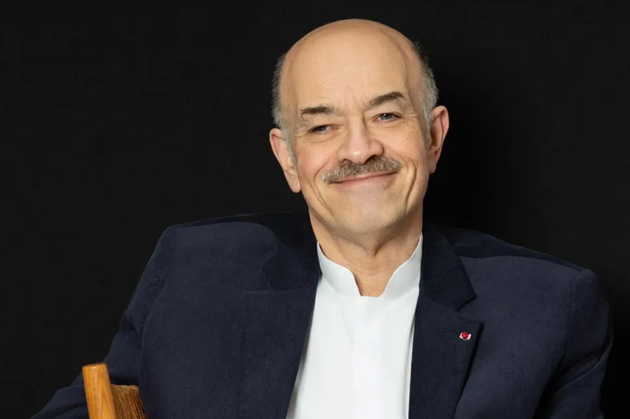 Alain Bauer, jugé pour avoir bénéficié de contrats de complaisance,