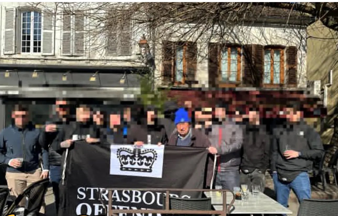 Guy Roux au Côté des fan des Strasbourg Offender