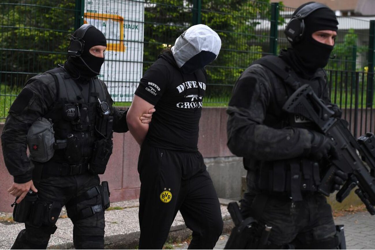 Trois jeunes âgés de 19 à 24 ans qui préparaient un ATTENTAT ont été INTERPELLÉS dans le Nord, alors qu’ils fabriquaient un gilet explosif.